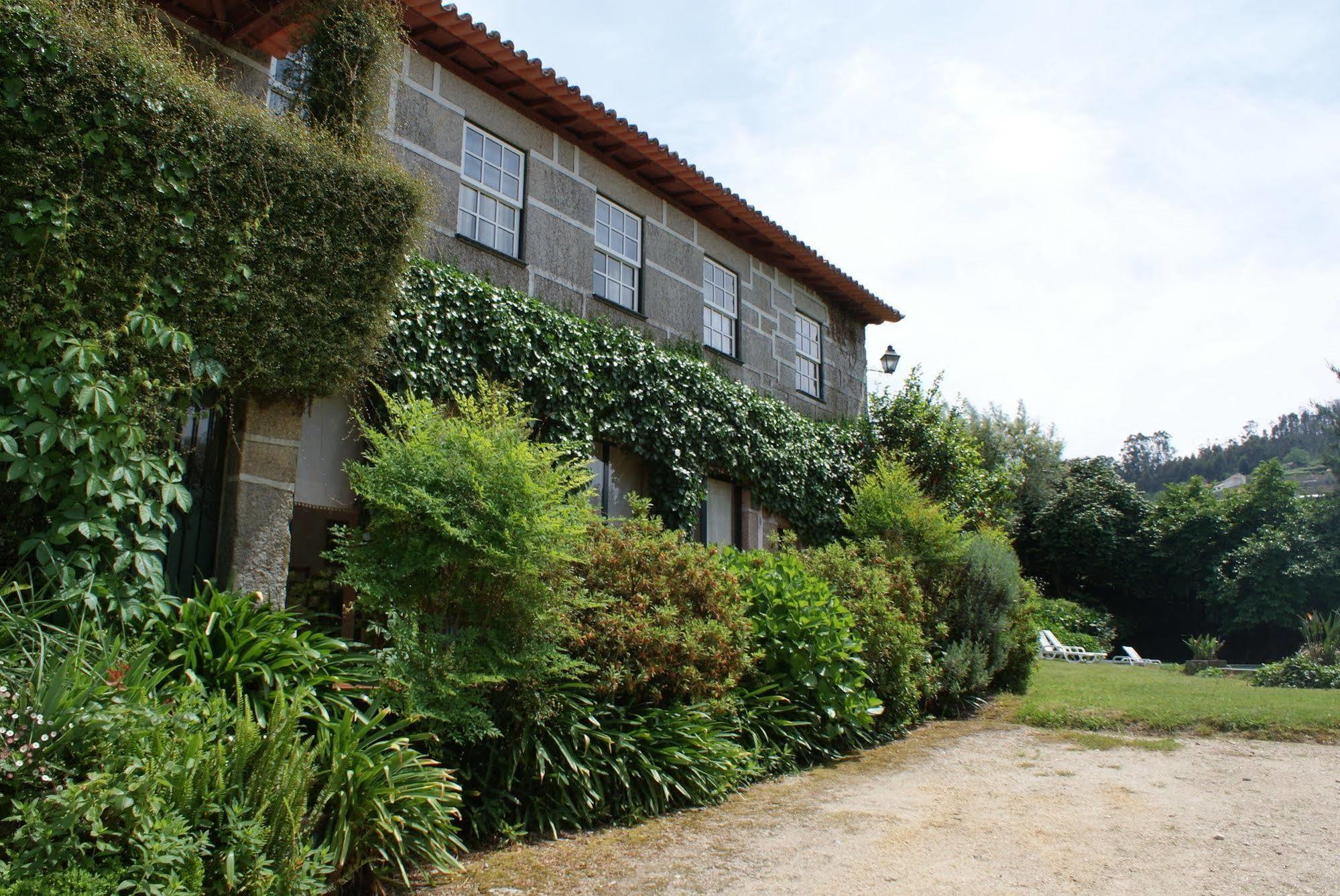 Casa Dos Assentos De Quintiaes Bed & Breakfast Barcelos Bagian luar foto