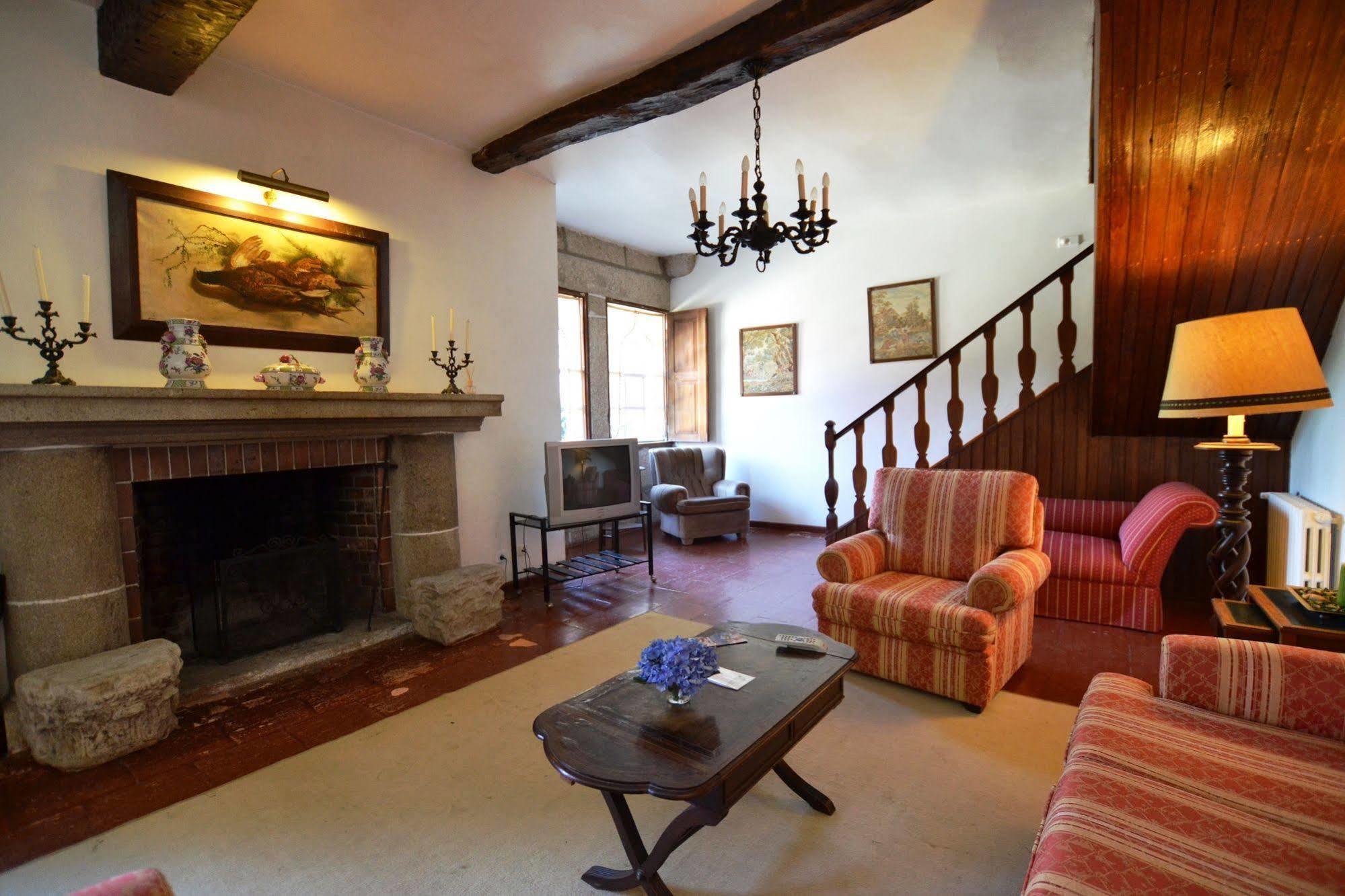 Casa Dos Assentos De Quintiaes Bed & Breakfast Barcelos Bagian luar foto