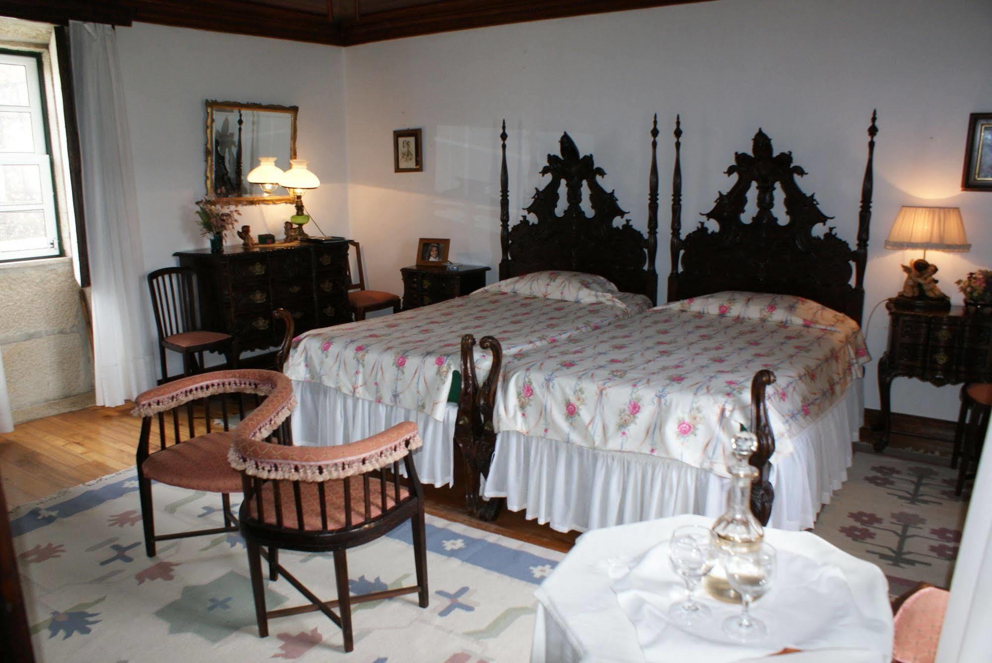 Casa Dos Assentos De Quintiaes Bed & Breakfast Barcelos Bagian luar foto