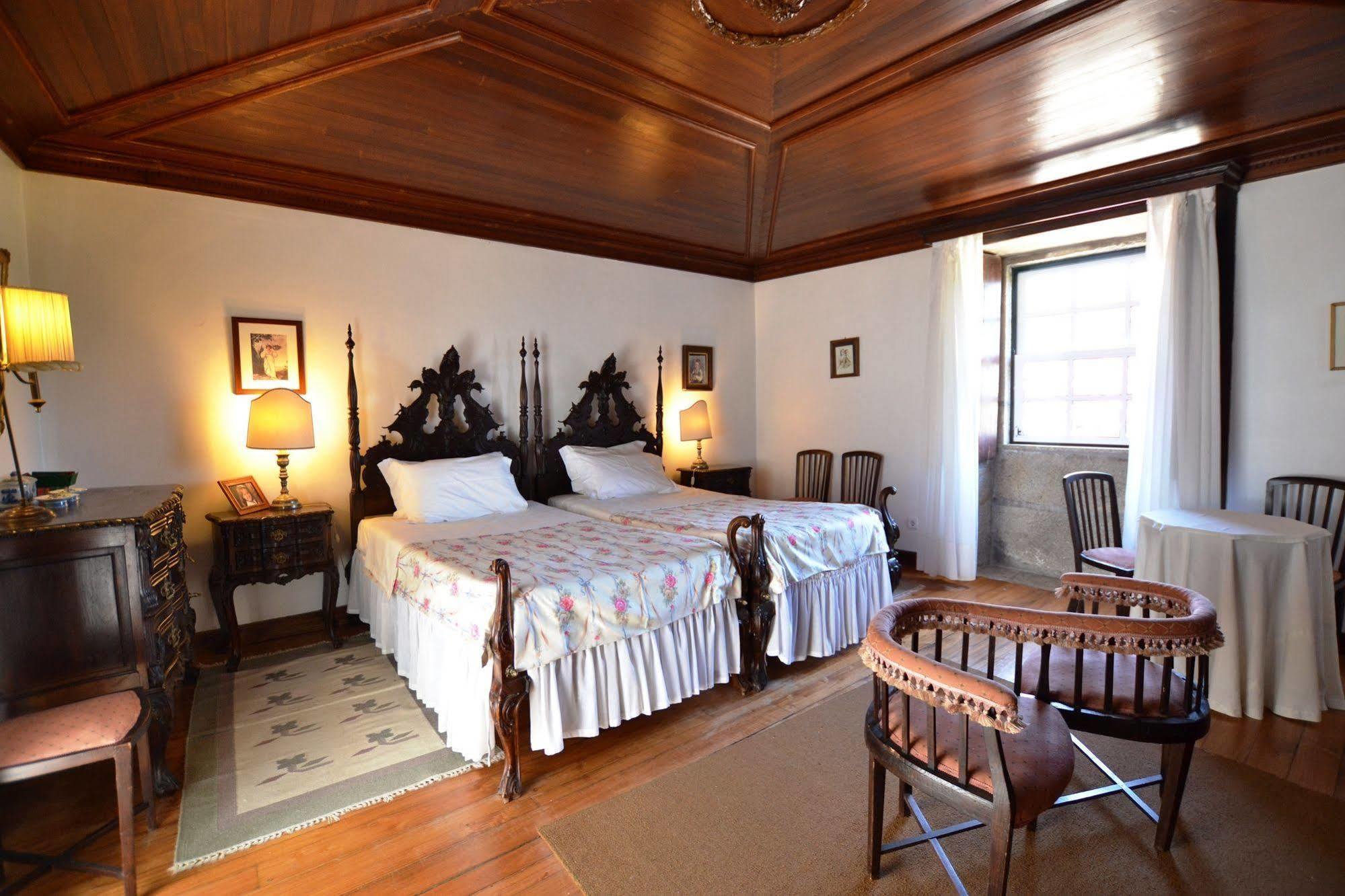 Casa Dos Assentos De Quintiaes Bed & Breakfast Barcelos Bagian luar foto