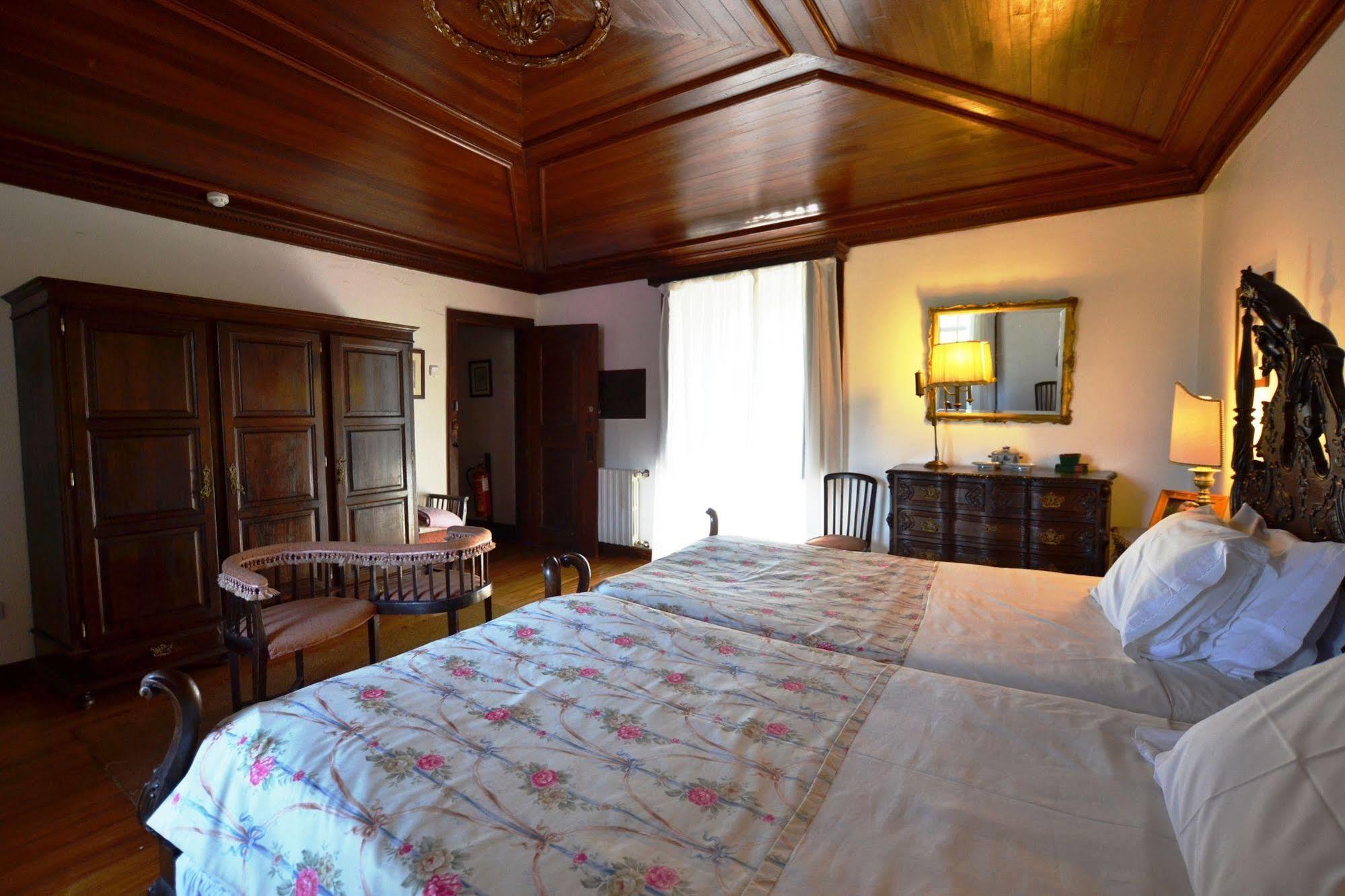 Casa Dos Assentos De Quintiaes Bed & Breakfast Barcelos Bagian luar foto